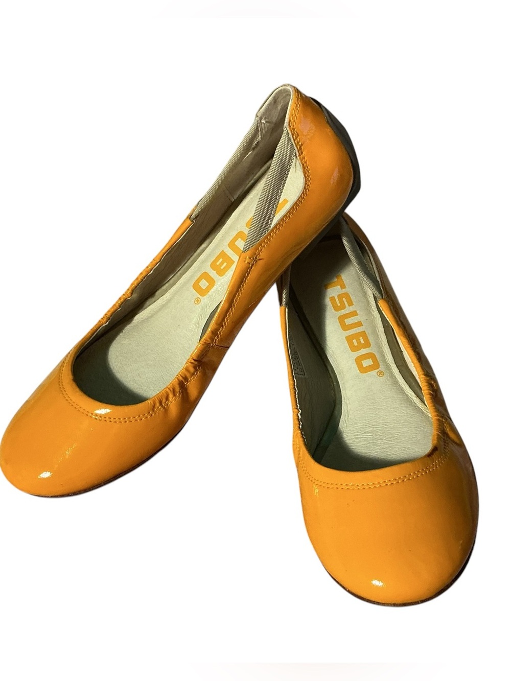 TSUBO Women’s Yellow/Gold Patent Flats